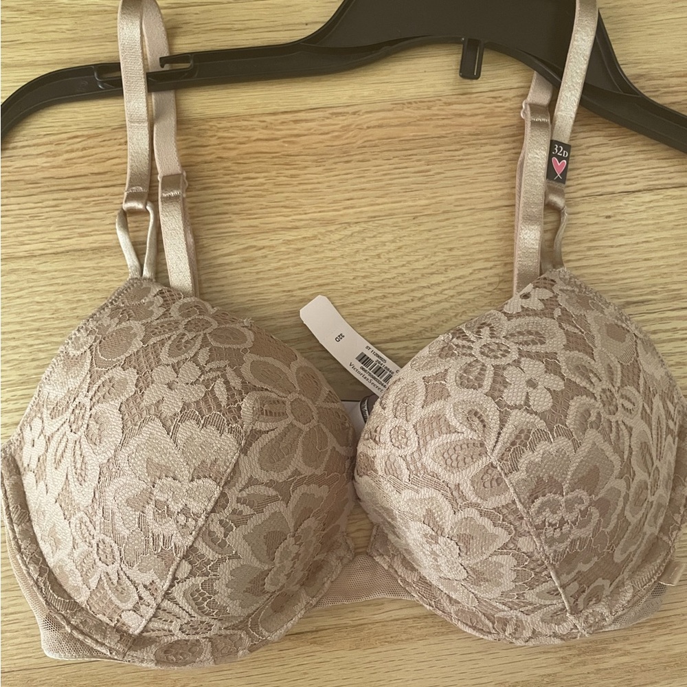 NWT Victoria’s Secret push up bra